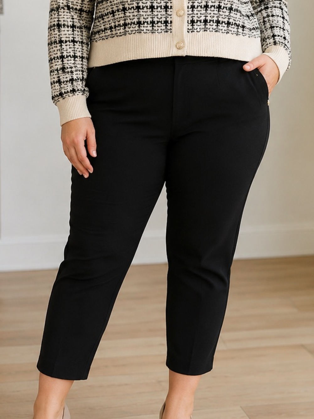 Lane Bryant Black Cropped Ankle Pants with Elastic Waist size 14, zipper pockets
